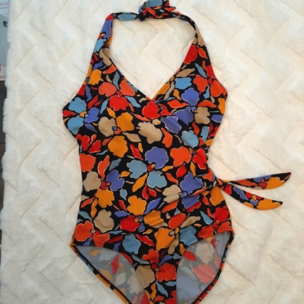 HP 🥳Islander One Piece Swimsuit